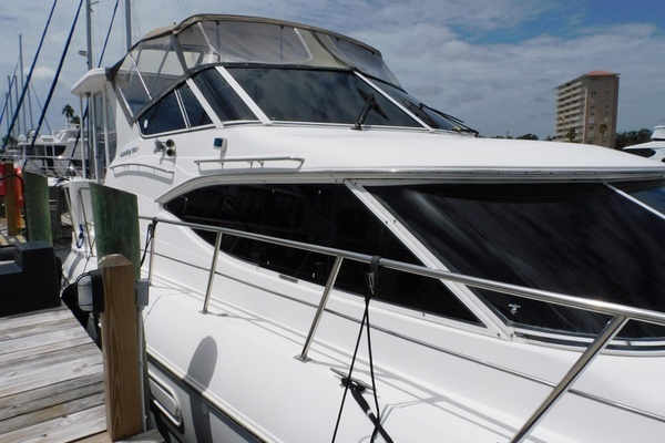 2001 Cruisers Yachts 44