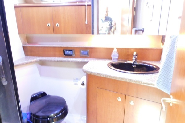 2001 Cruisers Yachts 44
