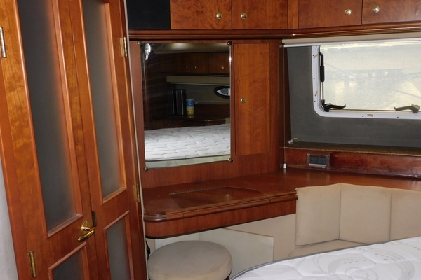 2001 Cruisers Yachts 44