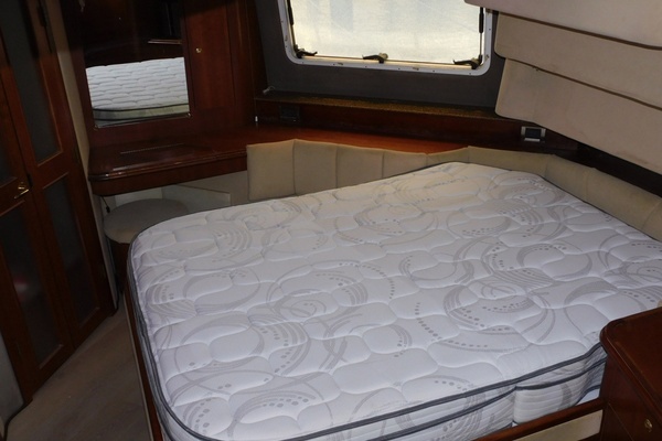 2001 Cruisers Yachts 44