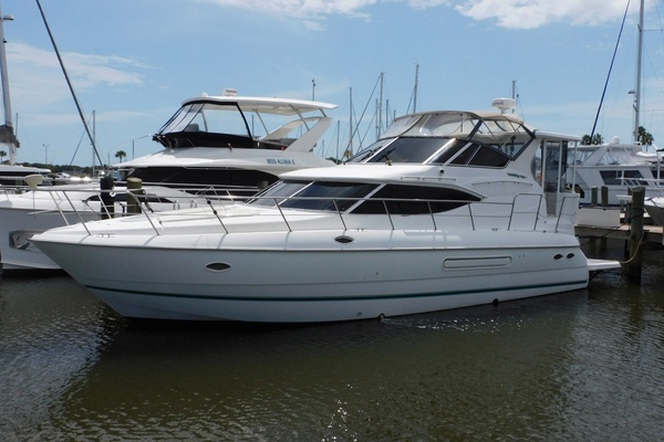 2001 Cruisers Yachts 44