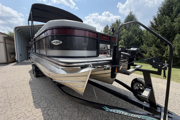 24ft Manitou Yacht For Sale