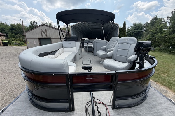 24ft Manitou Yacht For Sale