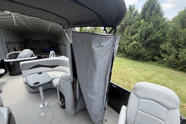 24ft Manitou Yacht For Sale