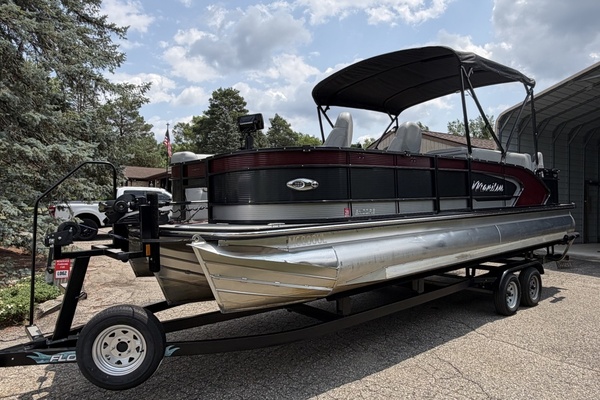 24ft Manitou Yacht For Sale