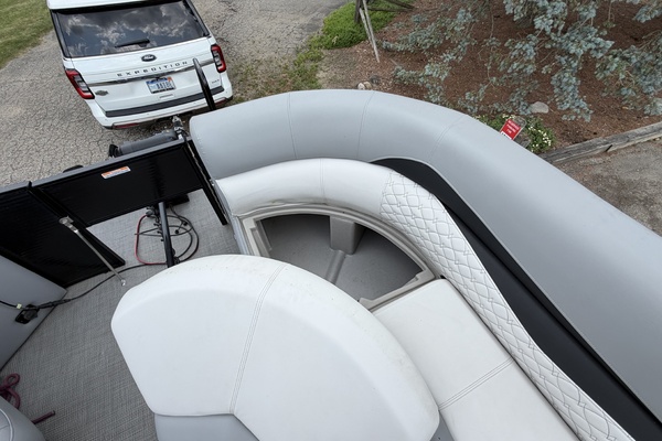 24ft Manitou Yacht For Sale