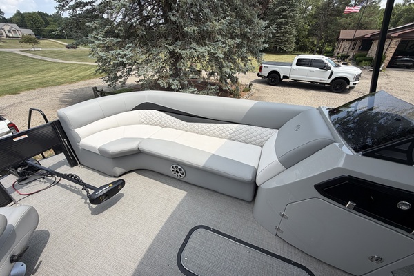 24ft Manitou Yacht For Sale