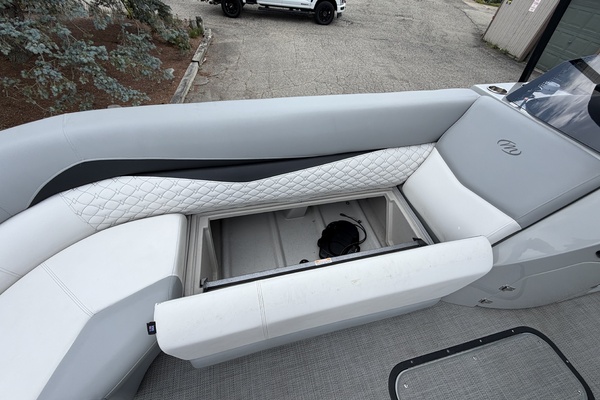 24ft Manitou Yacht For Sale