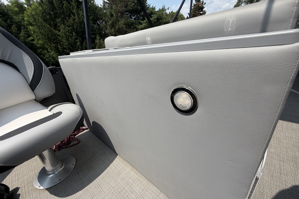 24ft Manitou Yacht For Sale