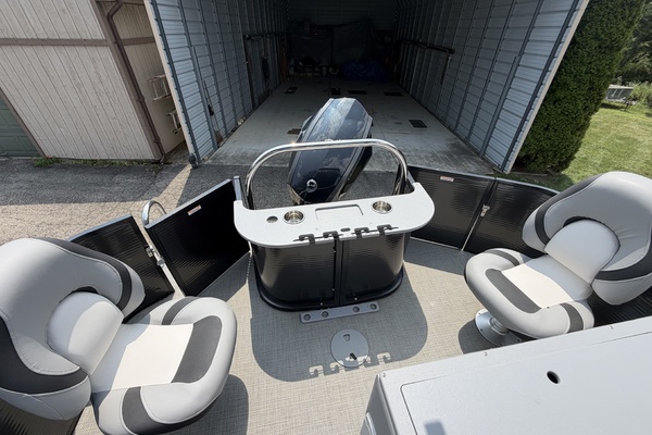 24ft Manitou Yacht For Sale