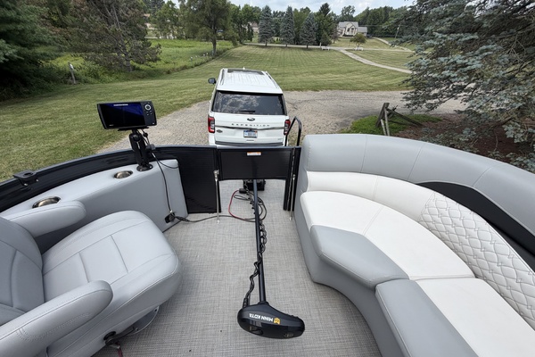 24ft Manitou Yacht For Sale