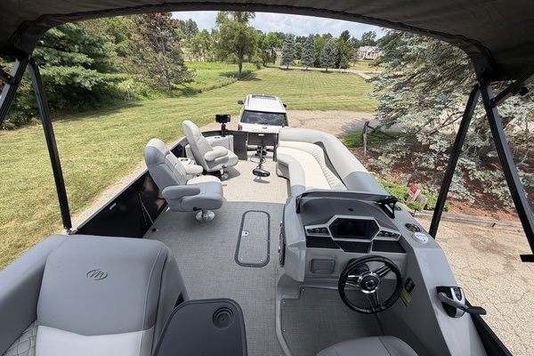 24ft Manitou Yacht For Sale