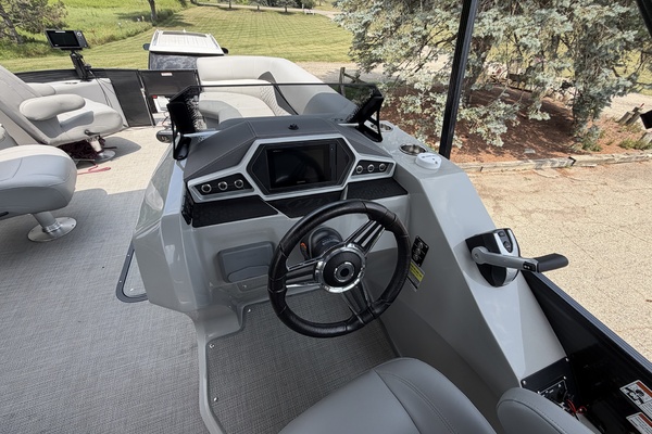 24ft Manitou Yacht For Sale