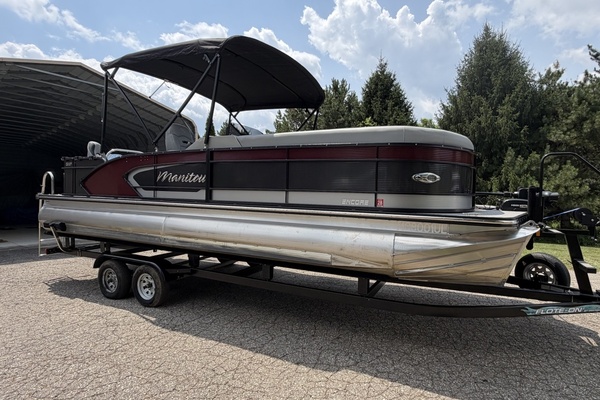 24ft Manitou Yacht For Sale