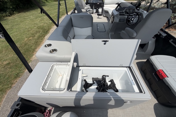 24ft Manitou Yacht For Sale