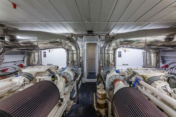 Gravity 85ft Azimut Yacht For Sale