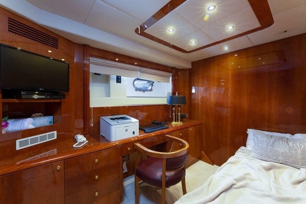 2000 Azimut 85