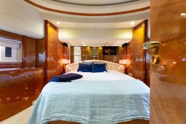 2000 Azimut 85