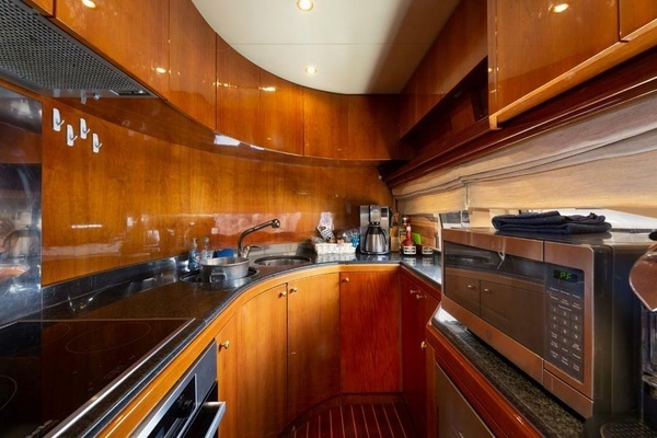 2000 Azimut 85