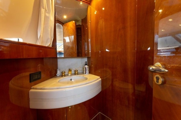 2000 Azimut 85