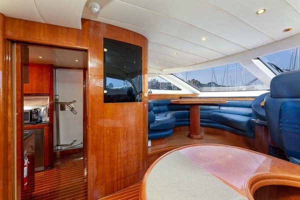 2000 Azimut 85