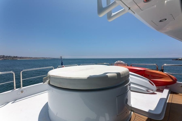 2000 Azimut 85