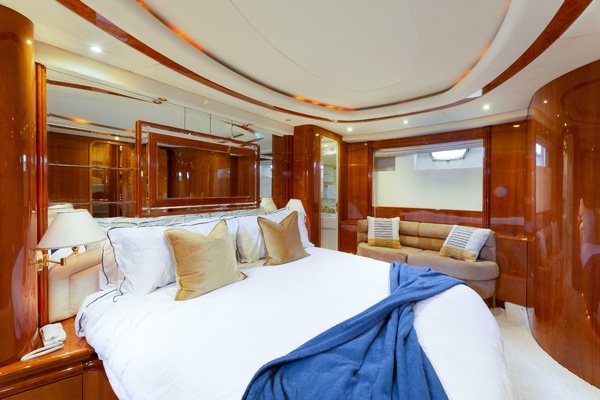 2000 Azimut 85