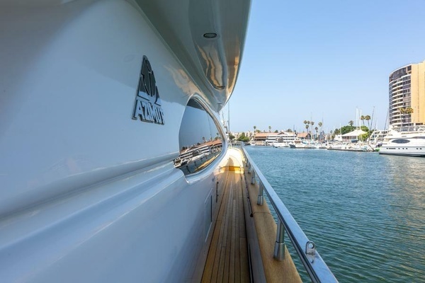 2000 Azimut 85