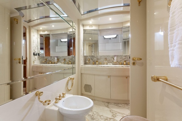 2000 Azimut 85