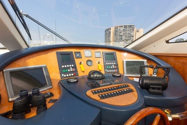 2000 Azimut 85