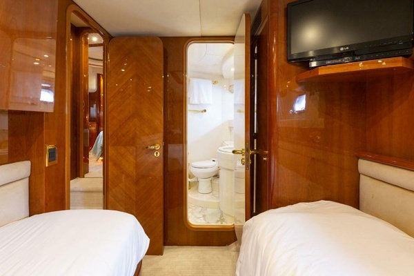 2000 Azimut 85