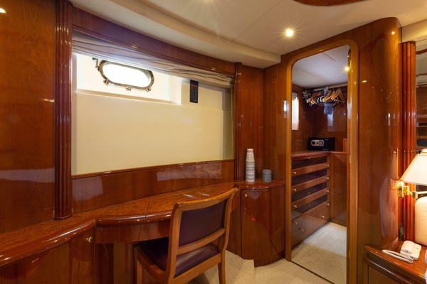 2000 Azimut 85