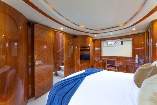 2000 Azimut 85
