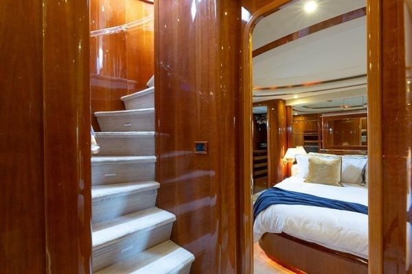 2000 Azimut 85