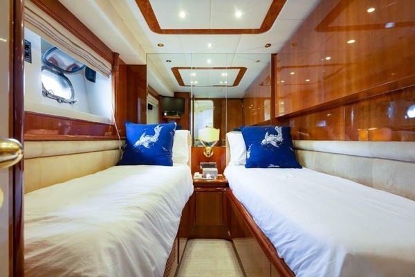 2000 Azimut 85