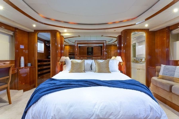 2000 Azimut 85
