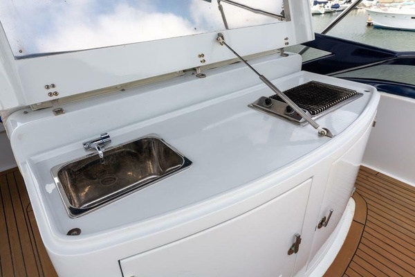 2000 Azimut 85