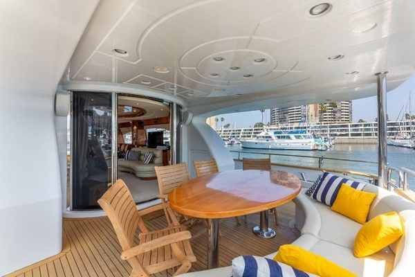 2000 Azimut 85