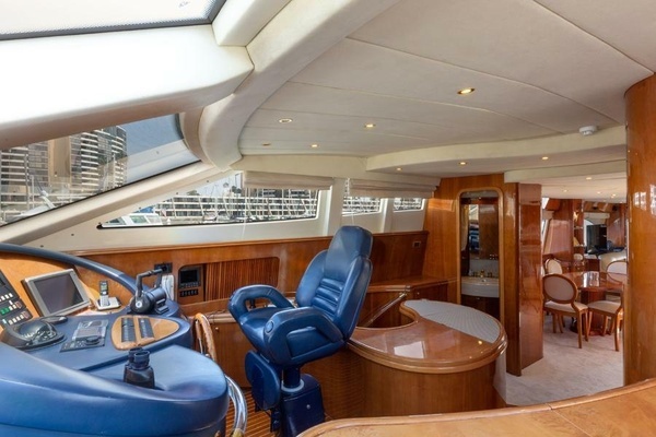 2000 Azimut 85