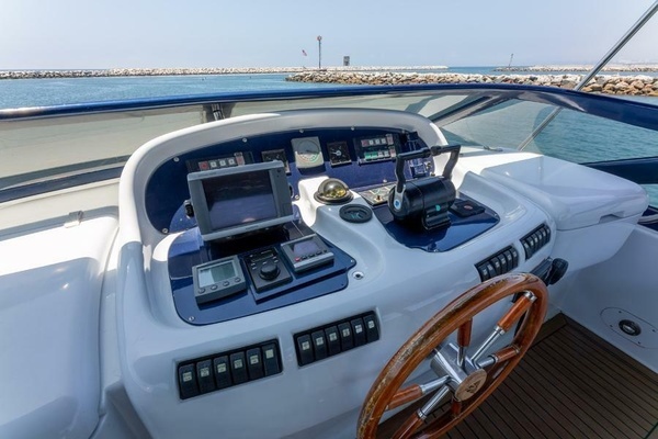 2000 Azimut 85