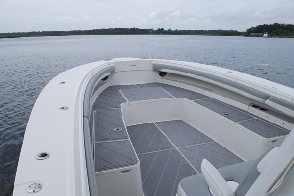 BIG DEAL 34ft Regulator Yacht For Sale
