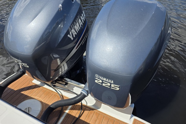 26ft Regulator Yacht For Sale