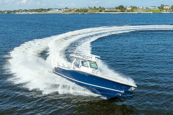 Scout Boats - 355 LXF