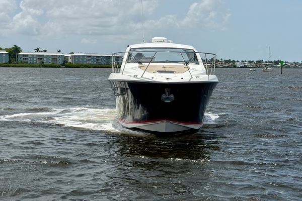 FAIS DO DO 41ft Pursuit Yacht For Sale