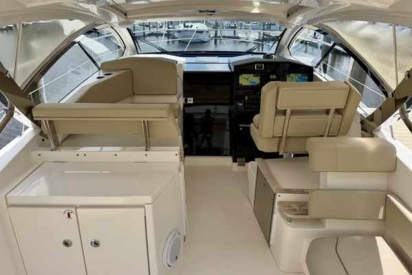 FAIS DO DO 41ft Pursuit Yacht For Sale