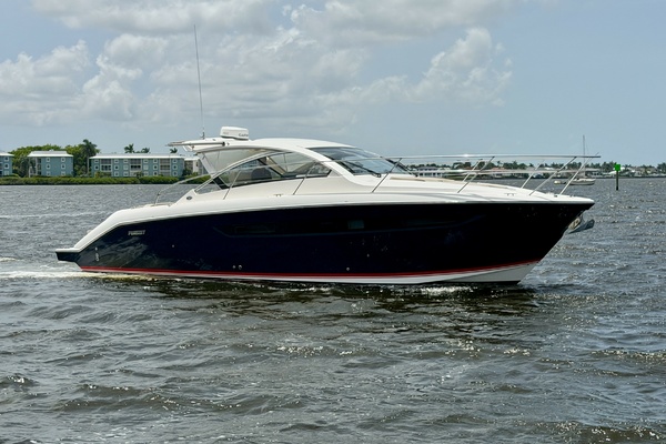 FAIS DO DO 41ft Pursuit Yacht For Sale