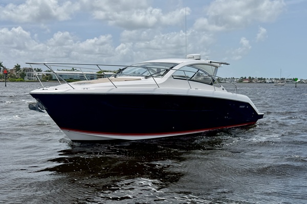 FAIS DO DO 41ft Pursuit Yacht For Sale