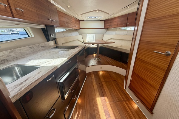 FAIS DO DO 41ft Pursuit Yacht For Sale