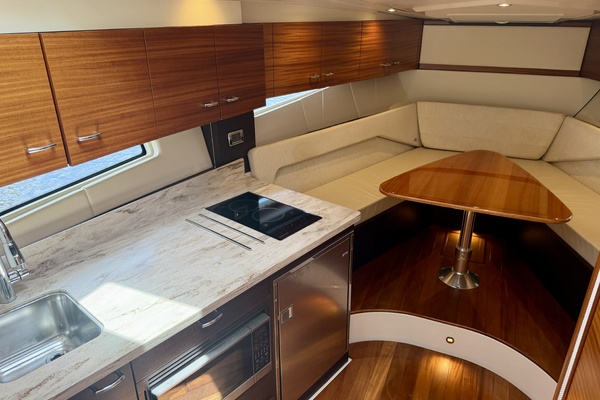 FAIS DO DO 41ft Pursuit Yacht For Sale