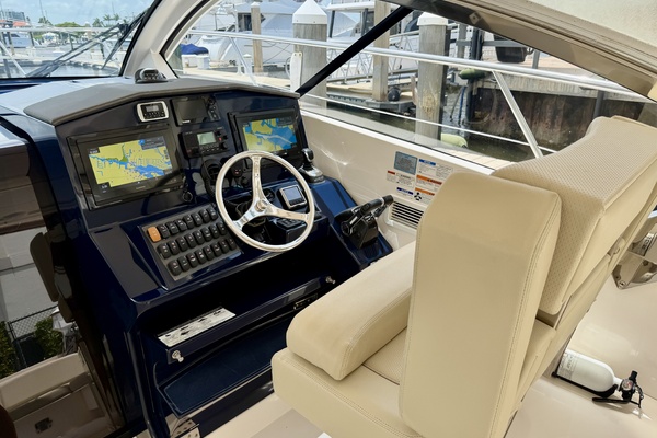 FAIS DO DO 41ft Pursuit Yacht For Sale